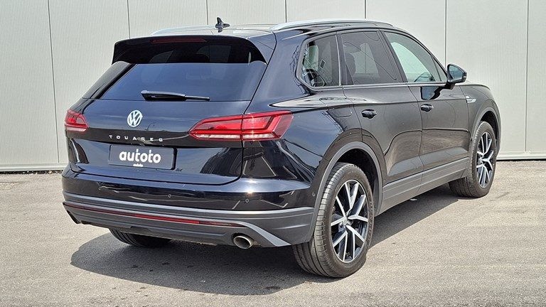 2018 Volkswagen Touareg — fotografija 3