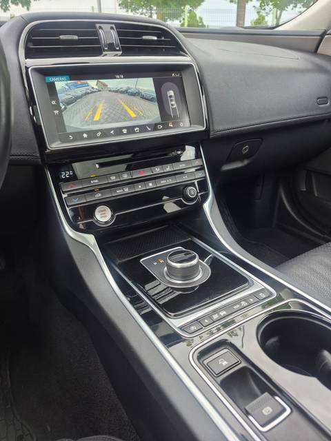 2018 Jaguar XE — sličica 18