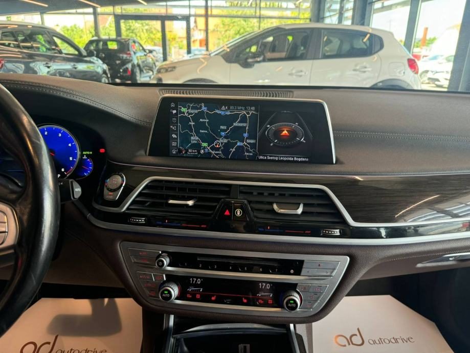 2017 BMW Serija 7 — fotografija 17
