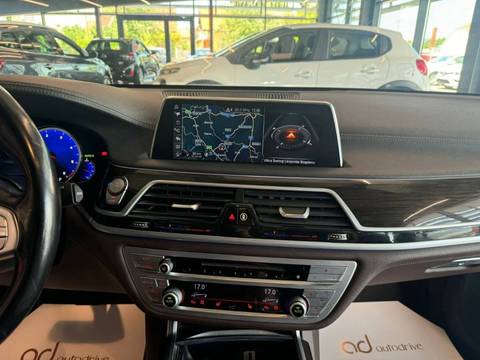 2017 BMW Serija 7 — sličica 17