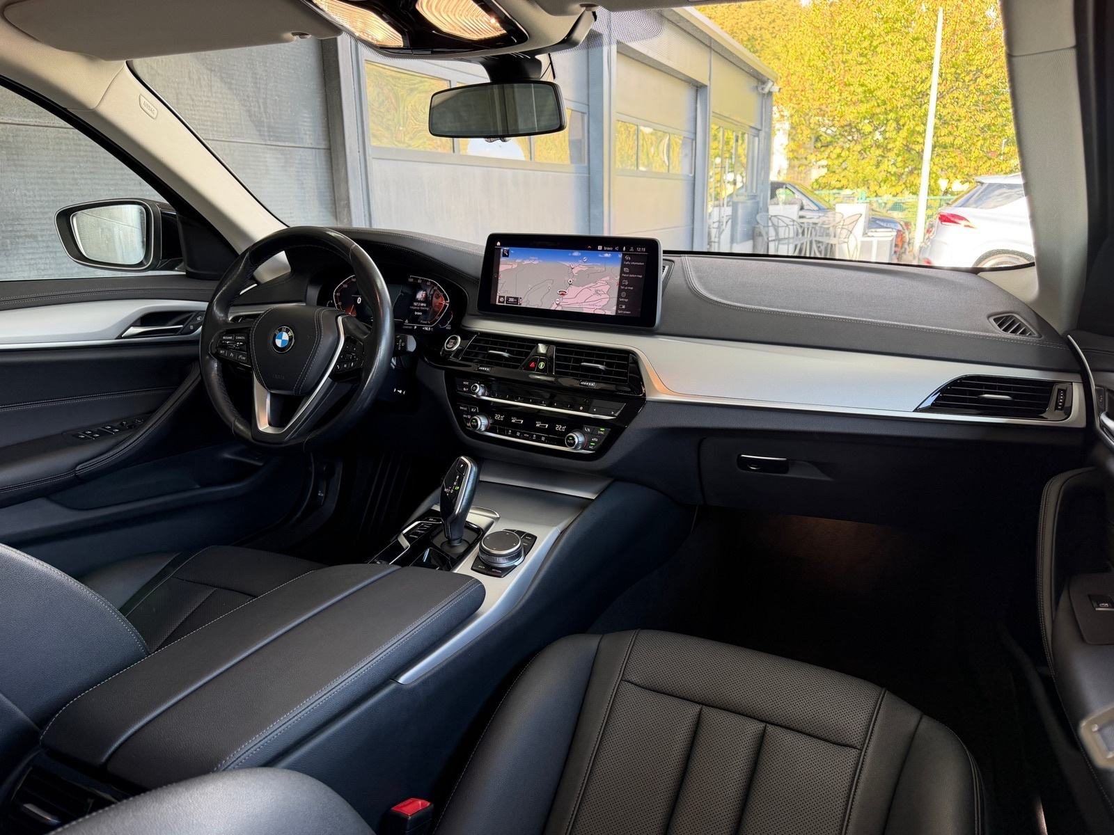 2022 BMW Serija 5 — fotografija 5