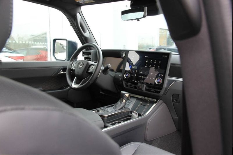 2025 Lexus GX — fotografija 12