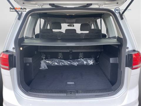 2021 Volkswagen Touran — sličica 19