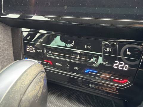 2021 Volkswagen Passat — sličica 24
