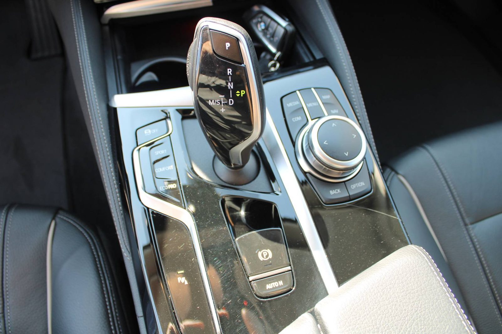 2022 BMW Serija 5 — fotografija 19