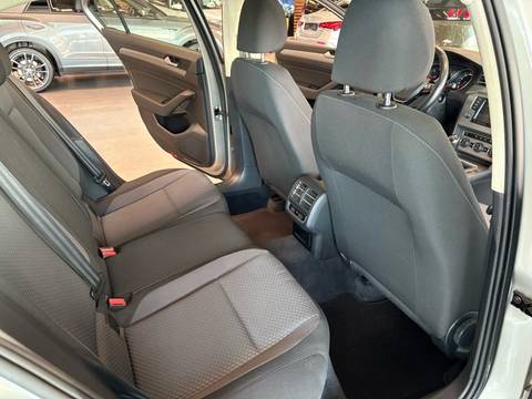 2015 Volkswagen Passat — sličica 25