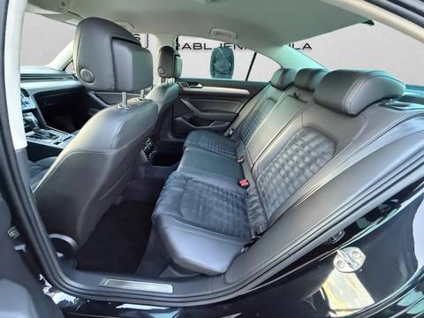 2017 Volkswagen Passat Highline — sličica 21