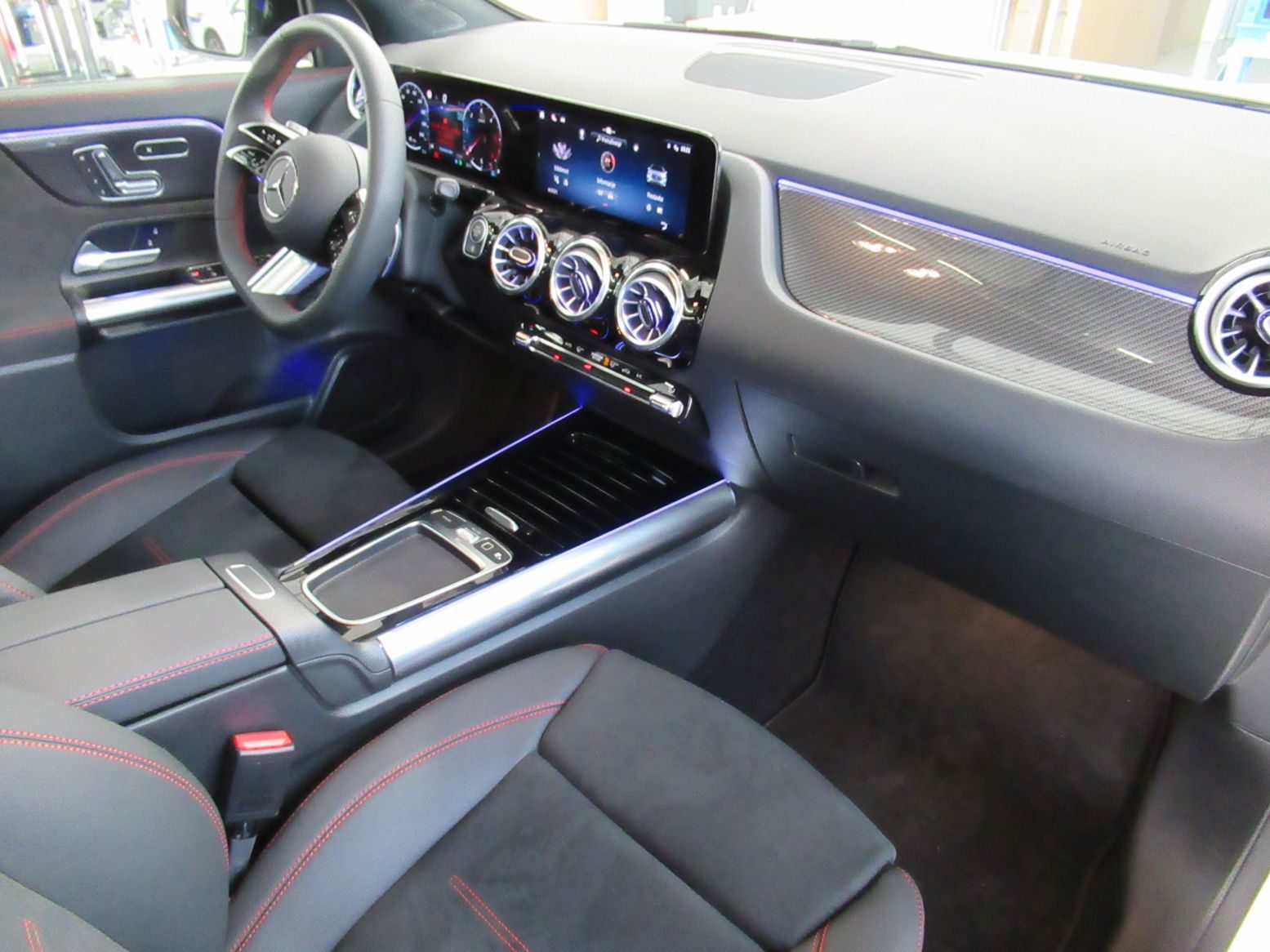 2025 Mercedes-Benz GLA — fotografija 11