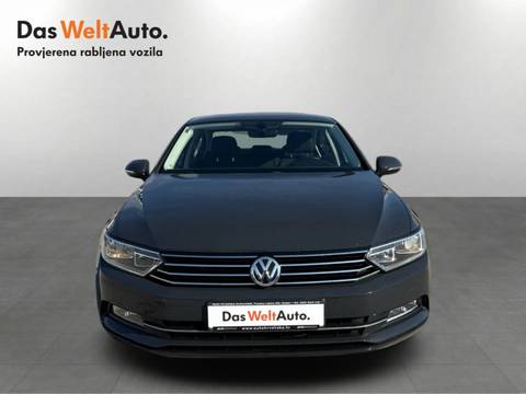 2017 Volkswagen Passat — sličica 8