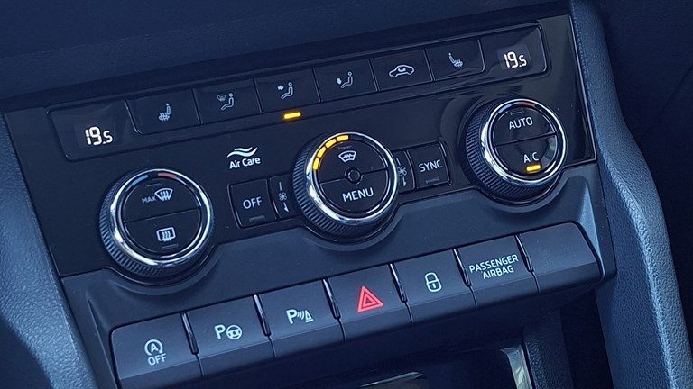 2021 Škoda Karoq — fotografija 16