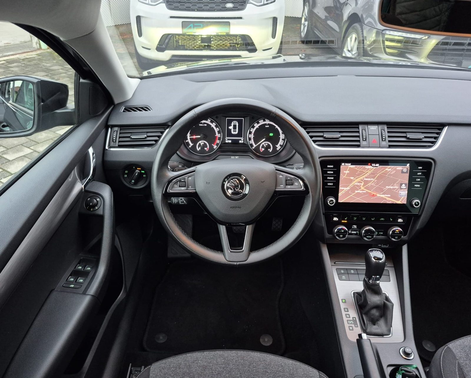 2020 Škoda Octavia Combi — fotografija 12