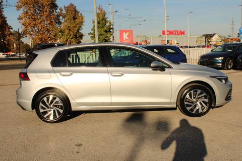 2022 Volkswagen Golf VIII — sličica 4