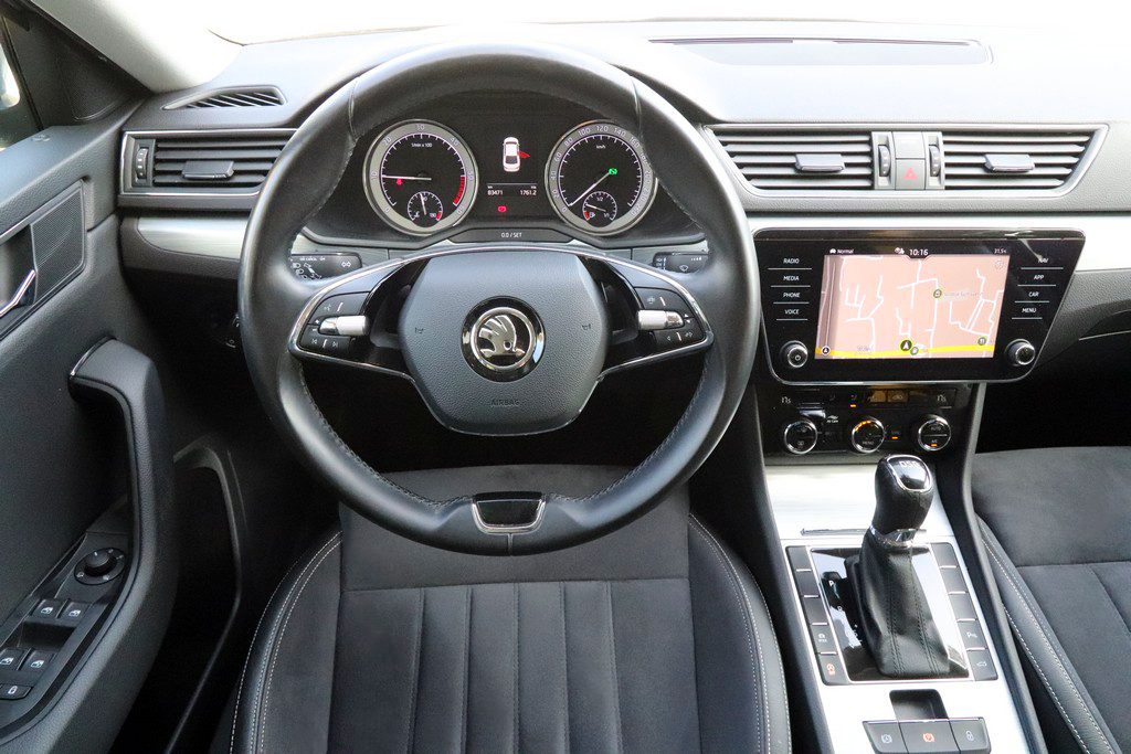 2021 Škoda Superb — fotografija 10