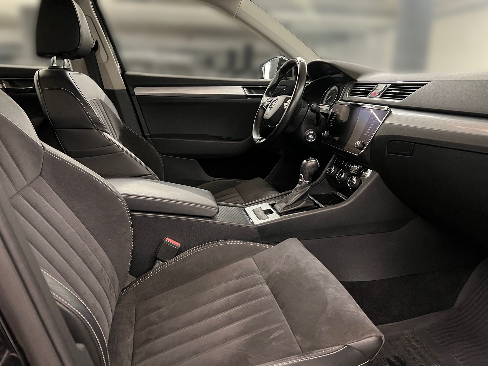 2021 Škoda Superb — fotografija 22
