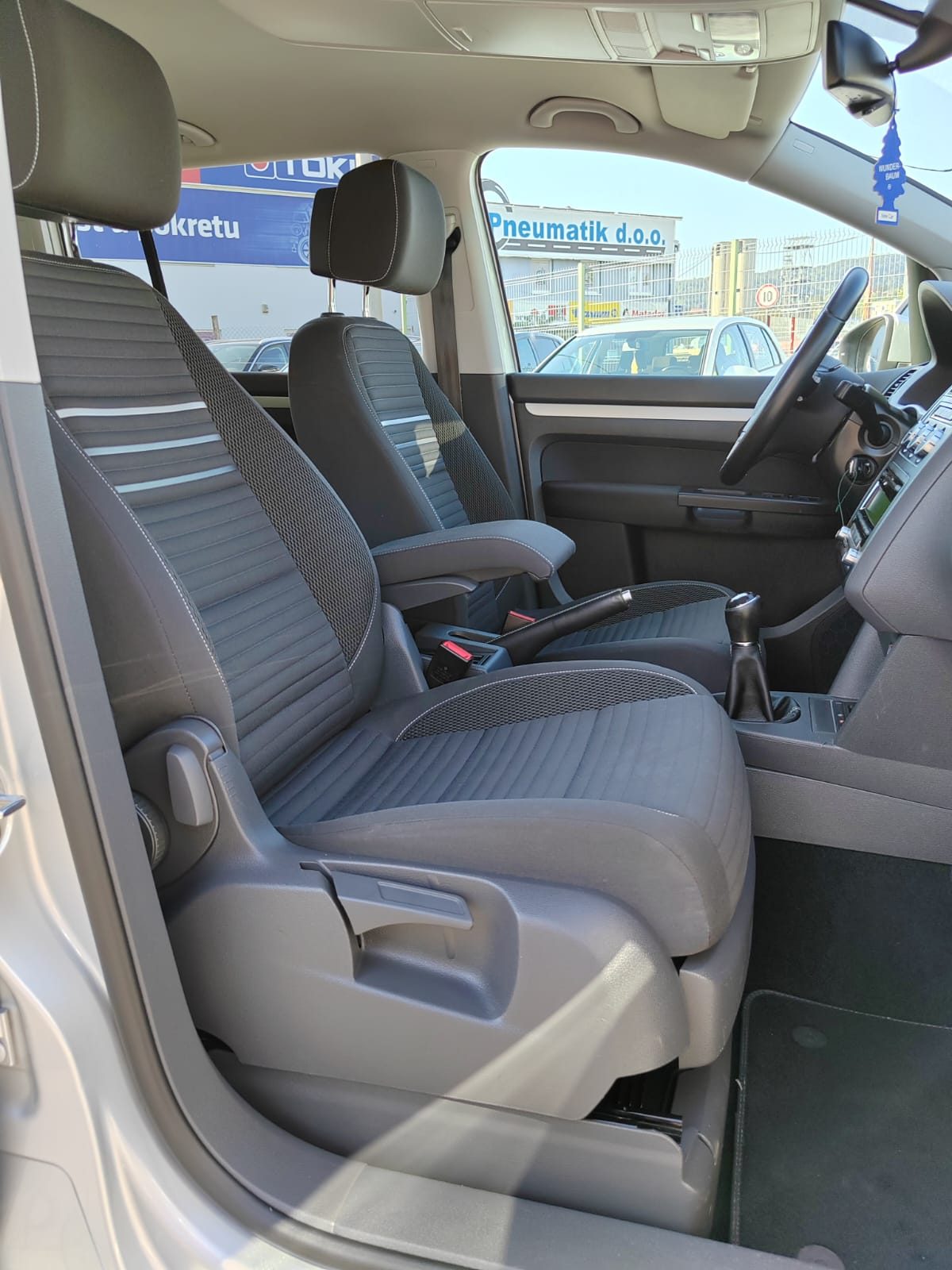 2014 Volkswagen Touran — fotografija 17
