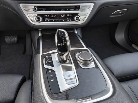 2017 BMW Serija 7 M Sport — sličica 20