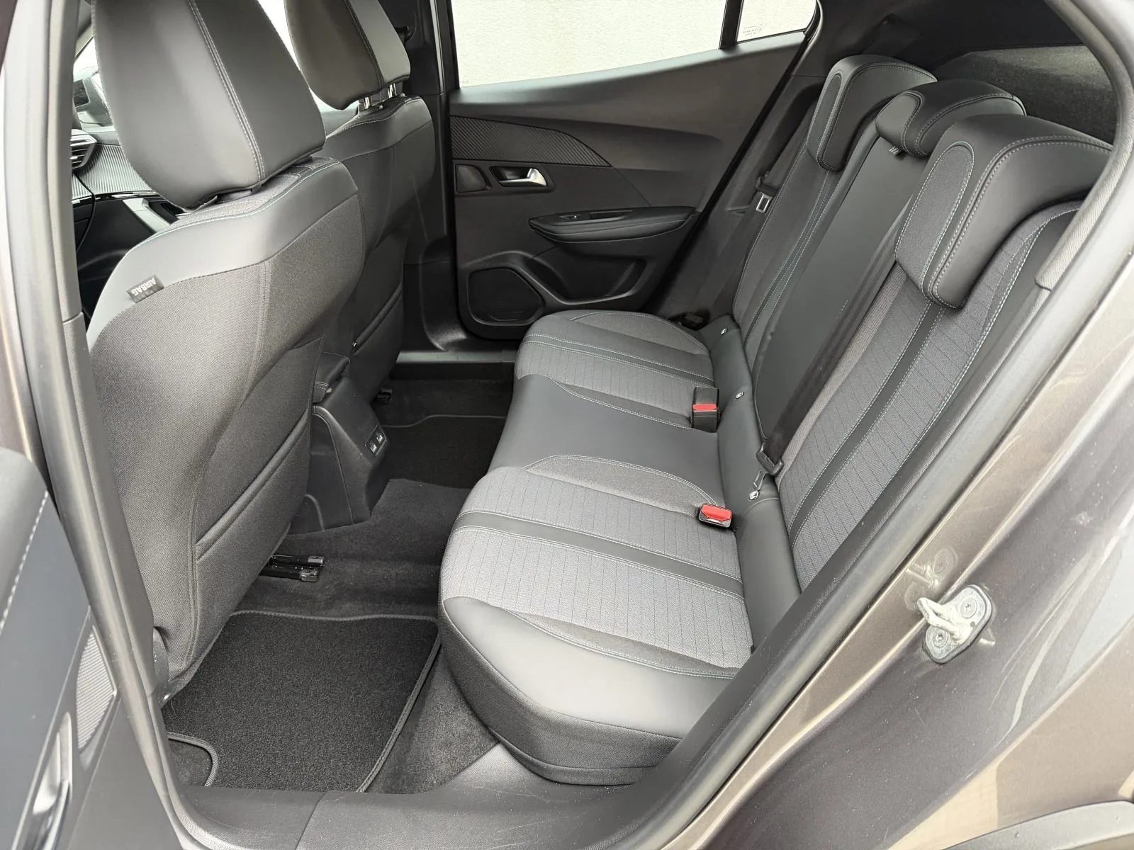2023 Peugeot 2008 — fotografija 24