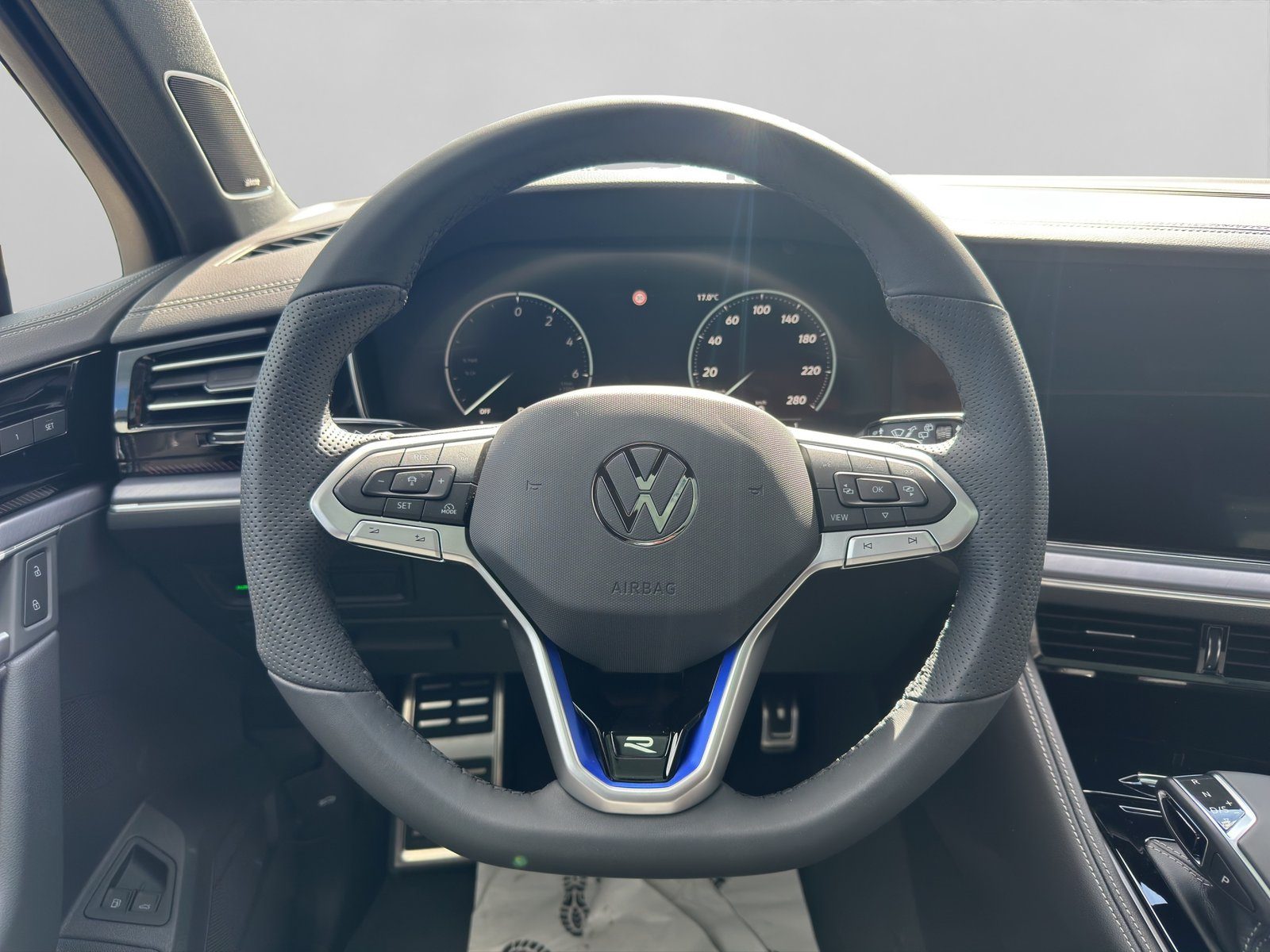 2025 Volkswagen Touareg — fotografija 12