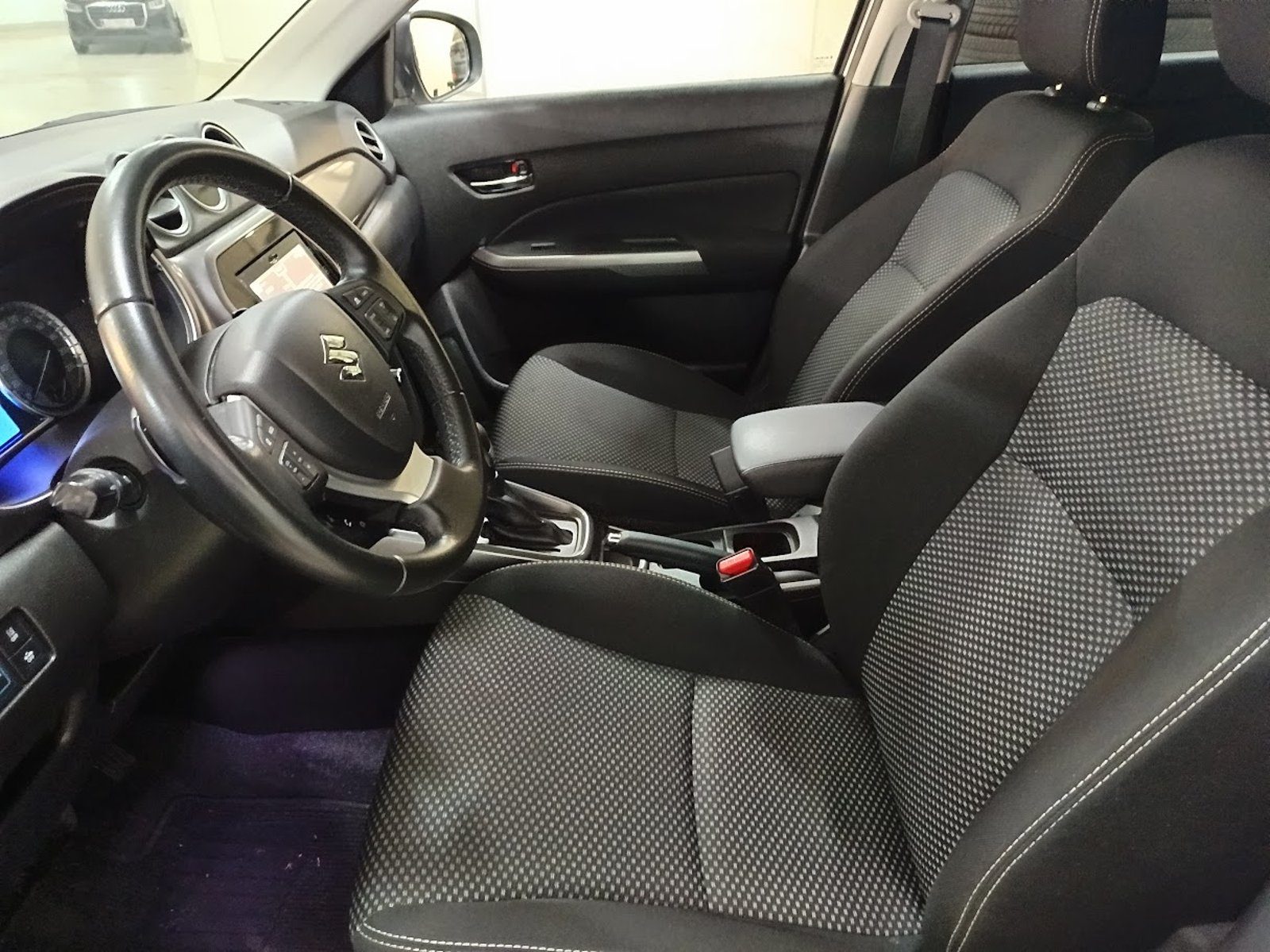 2023 Suzuki Vitara — fotografija 8