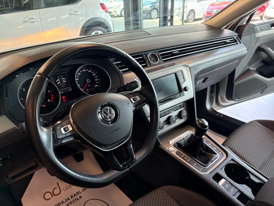 2015 Volkswagen Passat — fotografija 13
