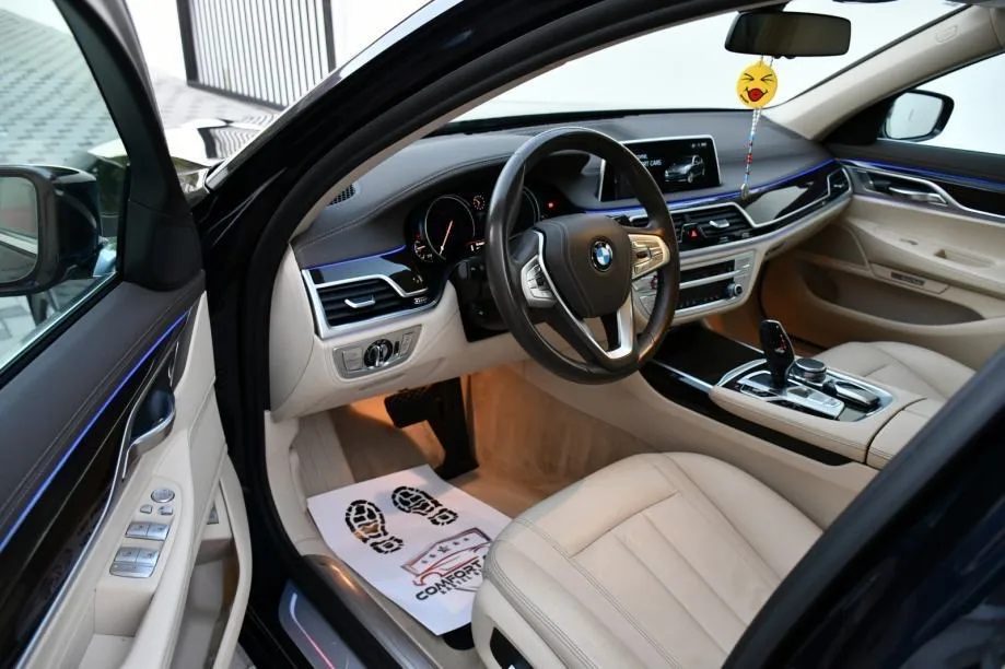 2017 BMW Serija 7 — fotografija 12