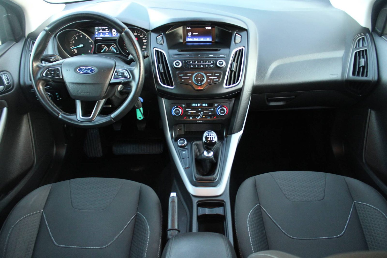 2016 Ford Focus karavan — fotografija 13
