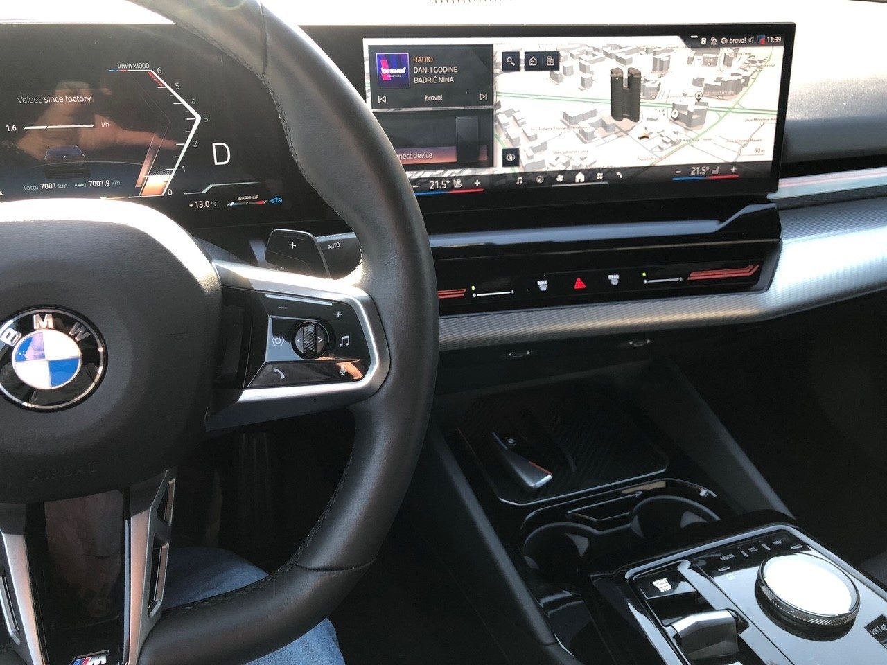 2025 BMW Serija 5 — fotografija 4