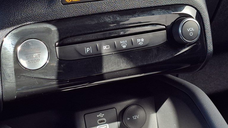 2025 Ford Kuga — fotografija 13