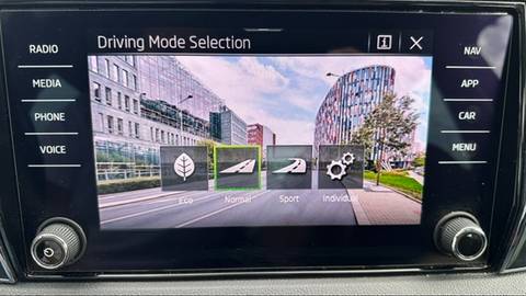 2023 Škoda Karoq — sličica 19