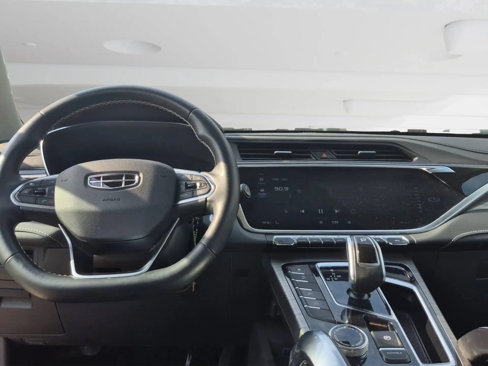 2024 Geely Atlas Pro — fotografija 10