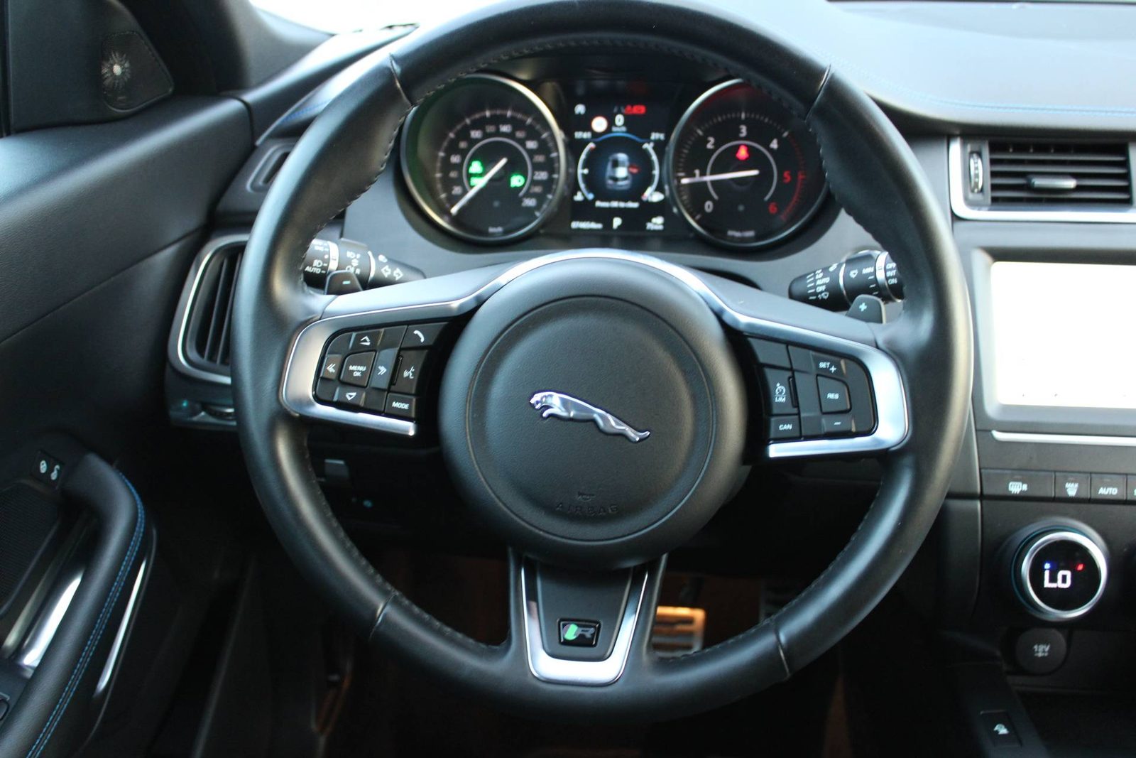 2019 Jaguar E-Pace — fotografija 15