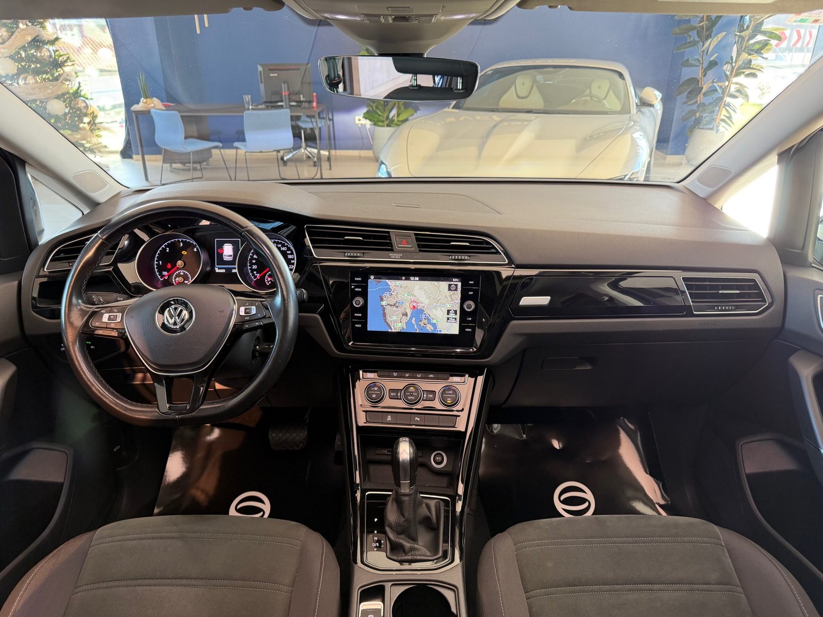 2019 Volkswagen Touran — fotografija 16