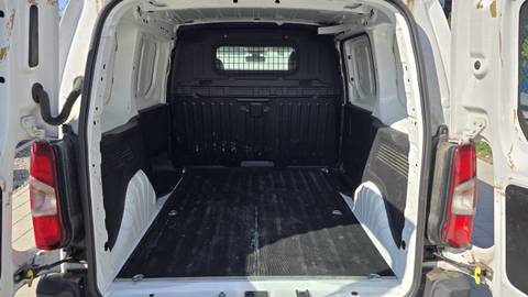 2021 Opel Combo — sličica 9