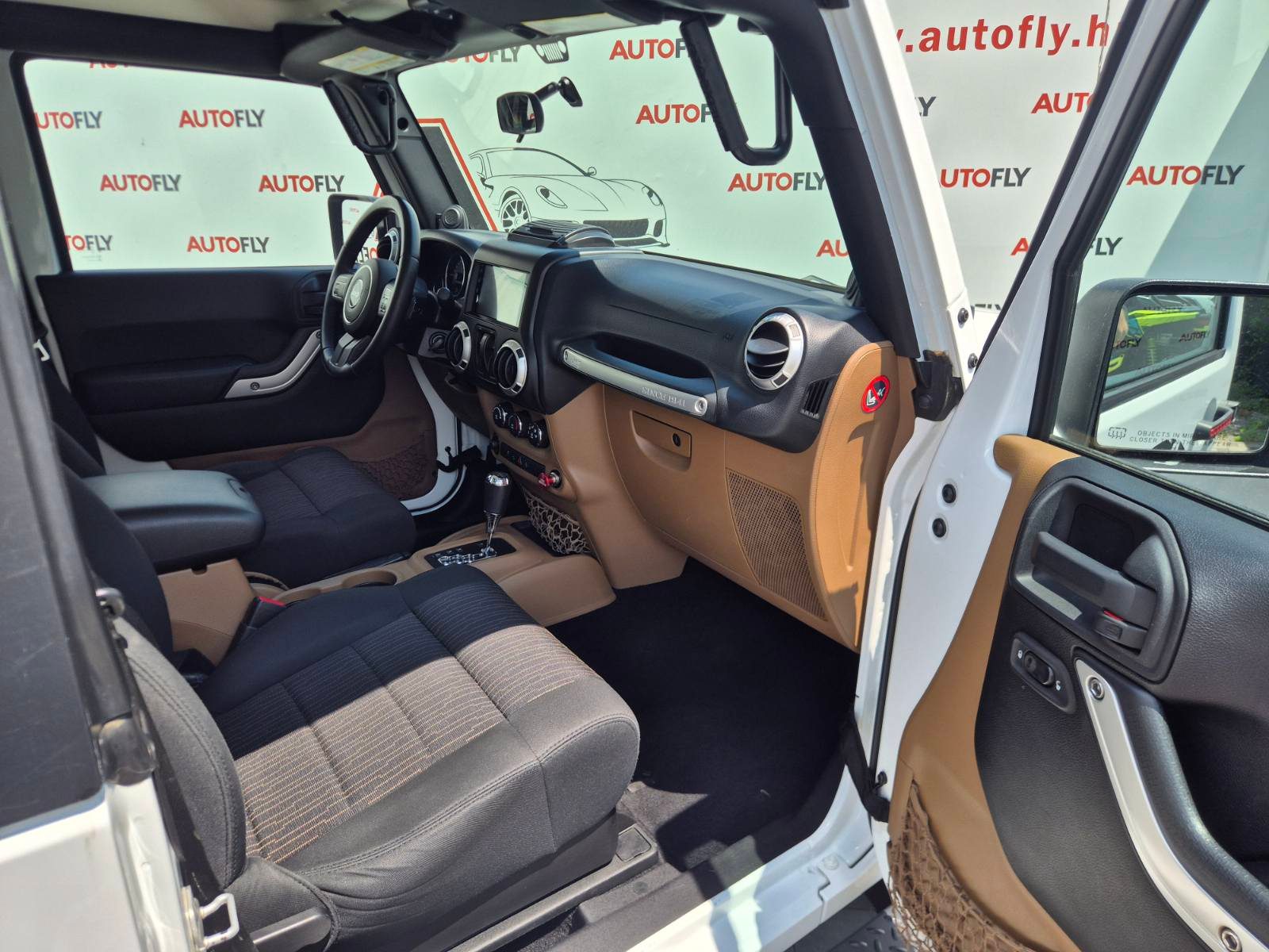 2011 Jeep Wrangler — fotografija 13