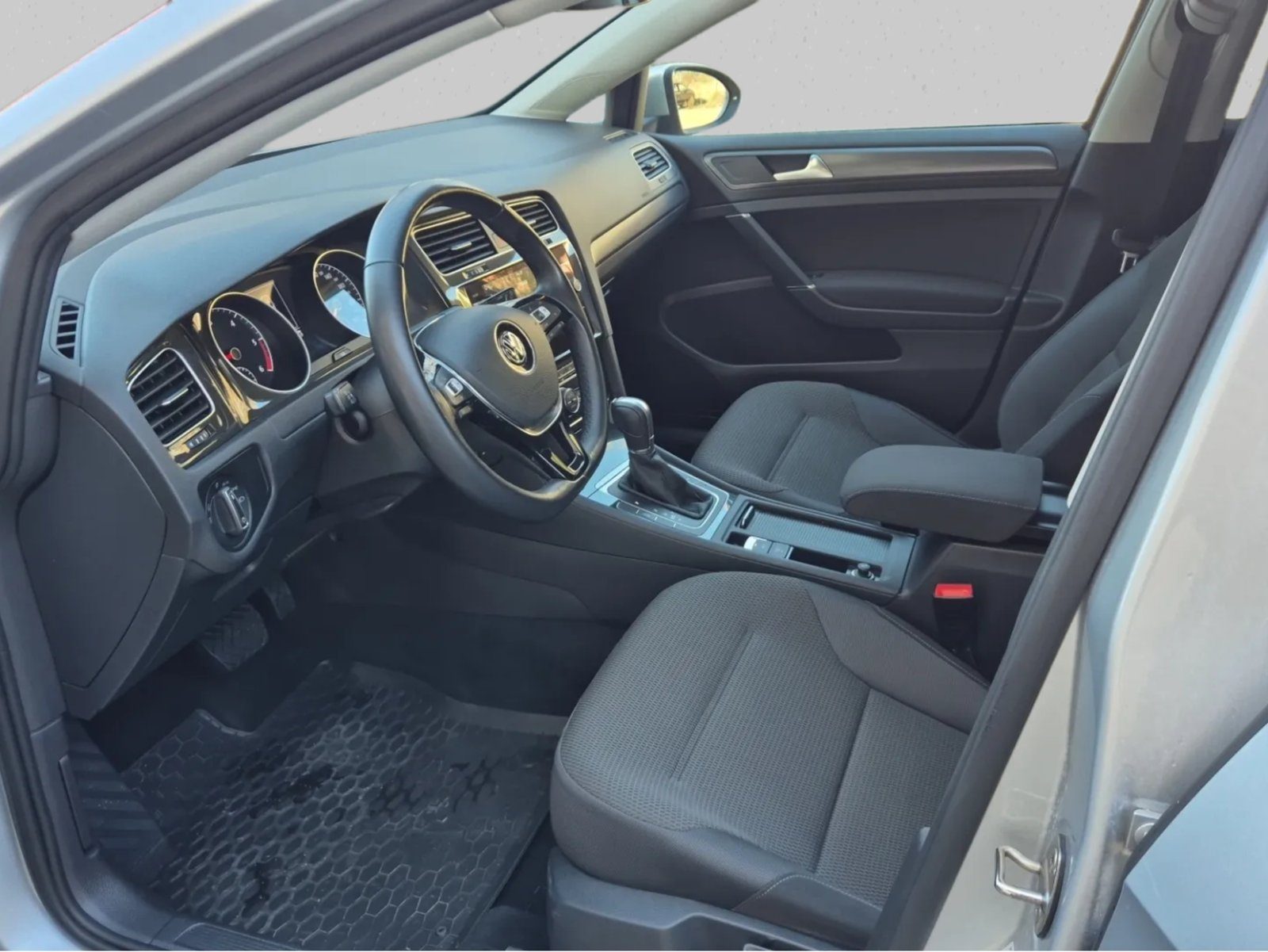 2019 Volkswagen Golf — fotografija 11