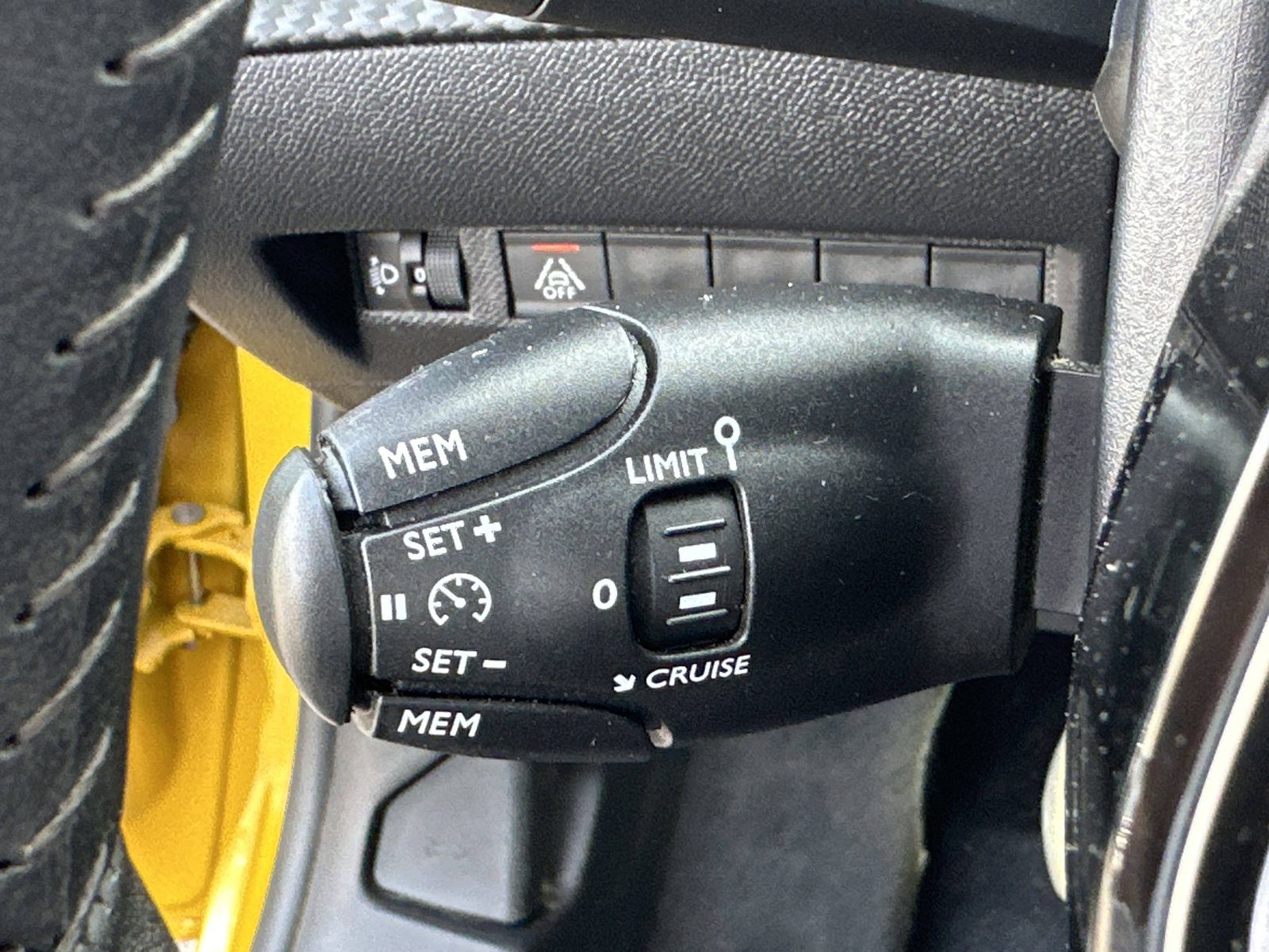 2023 Peugeot 208 — fotografija 28
