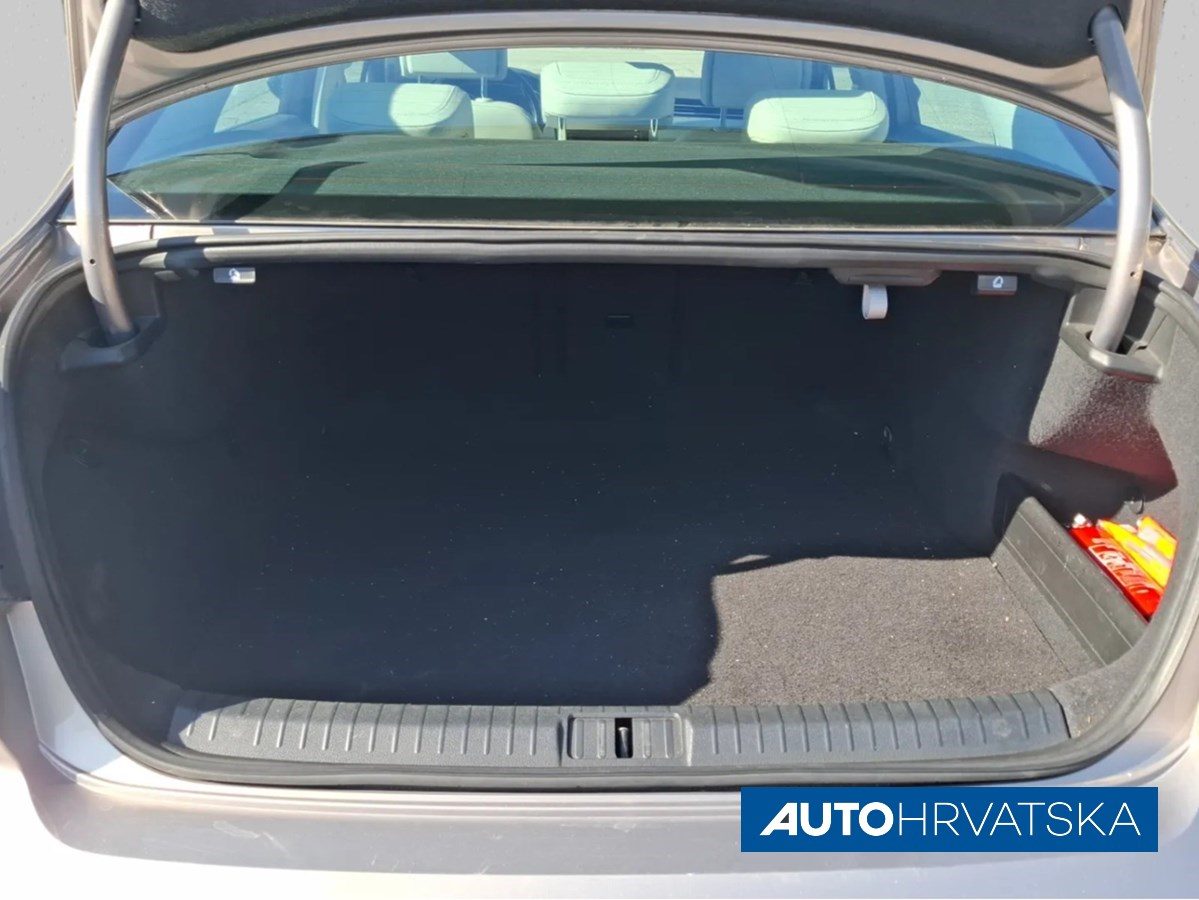 2019 Volkswagen Passat — fotografija 16
