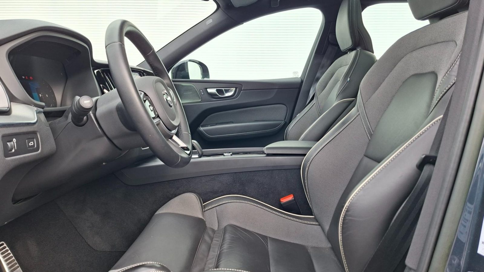 2022 Volvo XC60 — fotografija 4