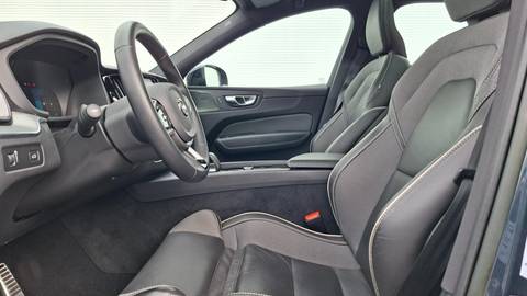 2022 Volvo XC60 — sličica 4
