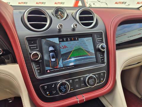 2016 Bentley Bentayga — sličica 22
