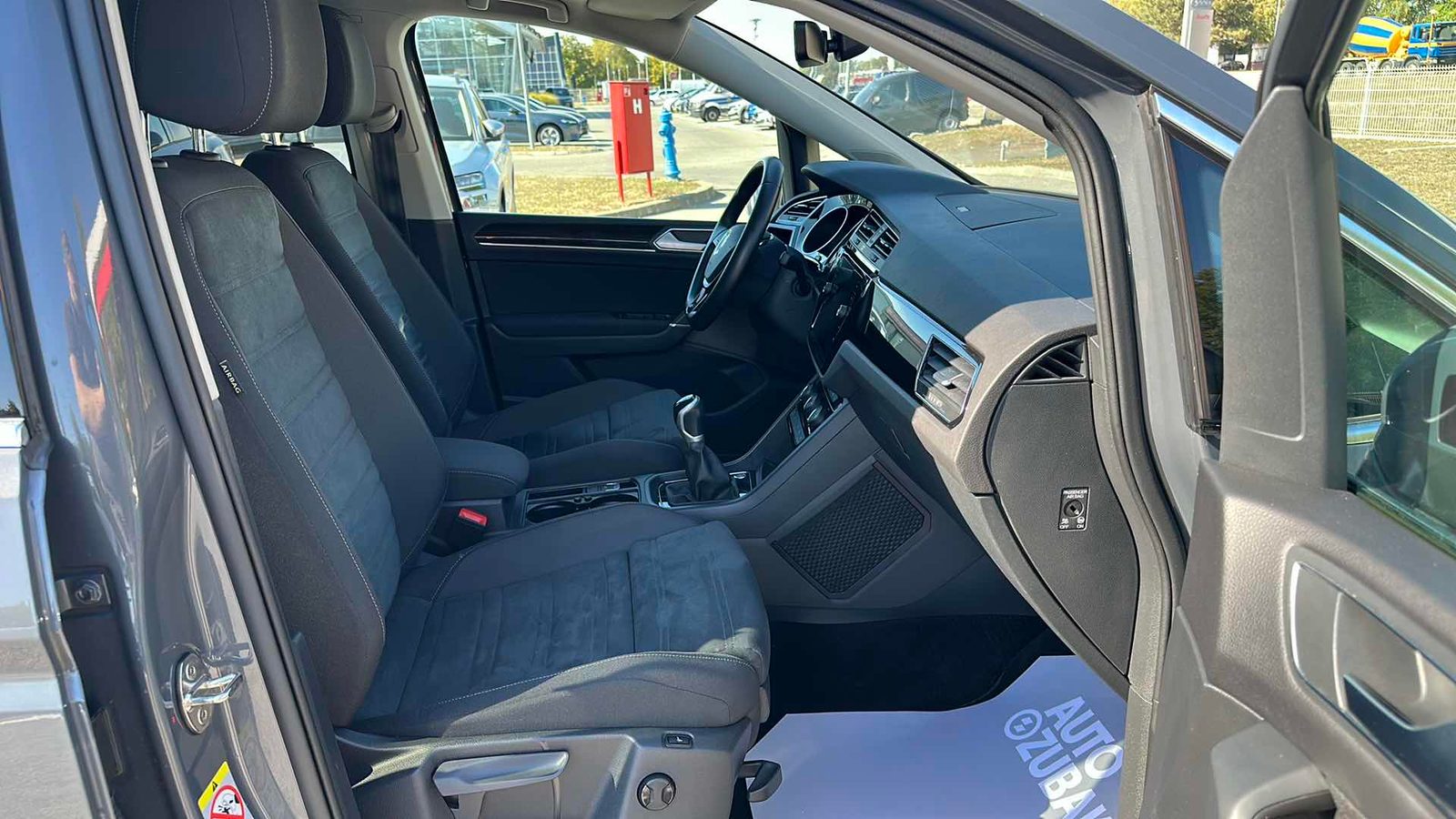 2022 Volkswagen Touran — fotografija 9