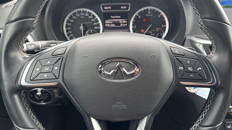 2017 Infiniti Q30 — fotografija 15