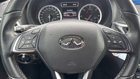 2017 Infiniti Q30 — sličica 15