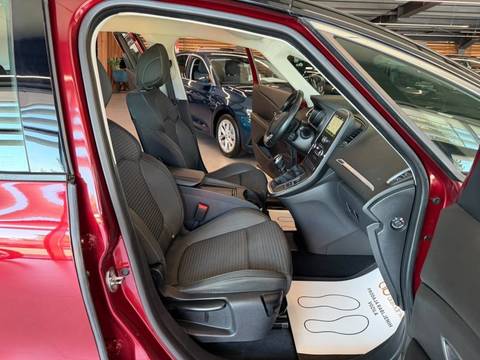 2020 Renault Grand Scenic — sličica 23