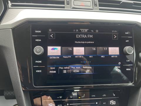 2022 Volkswagen Passat — sličica 23