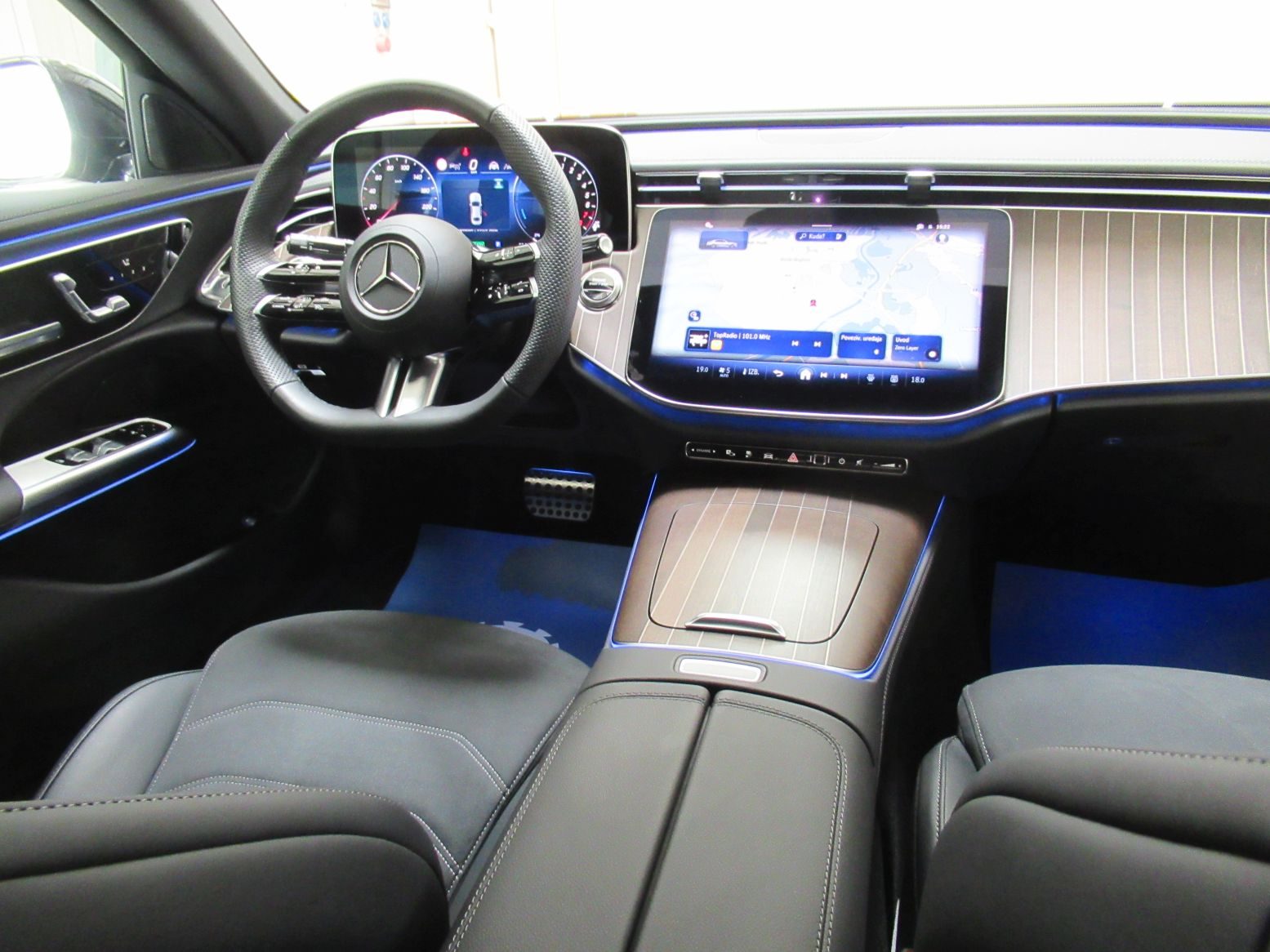 2025 Mercedes-Benz E-klasa AMG Line — fotografija 14