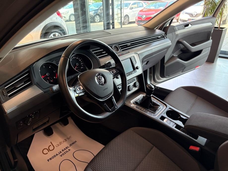 2015 Volkswagen Passat — fotografija 12