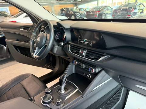 2017 Alfa Romeo Stelvio — sličica 23