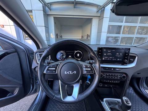 2023 Kia Ceed — sličica 9