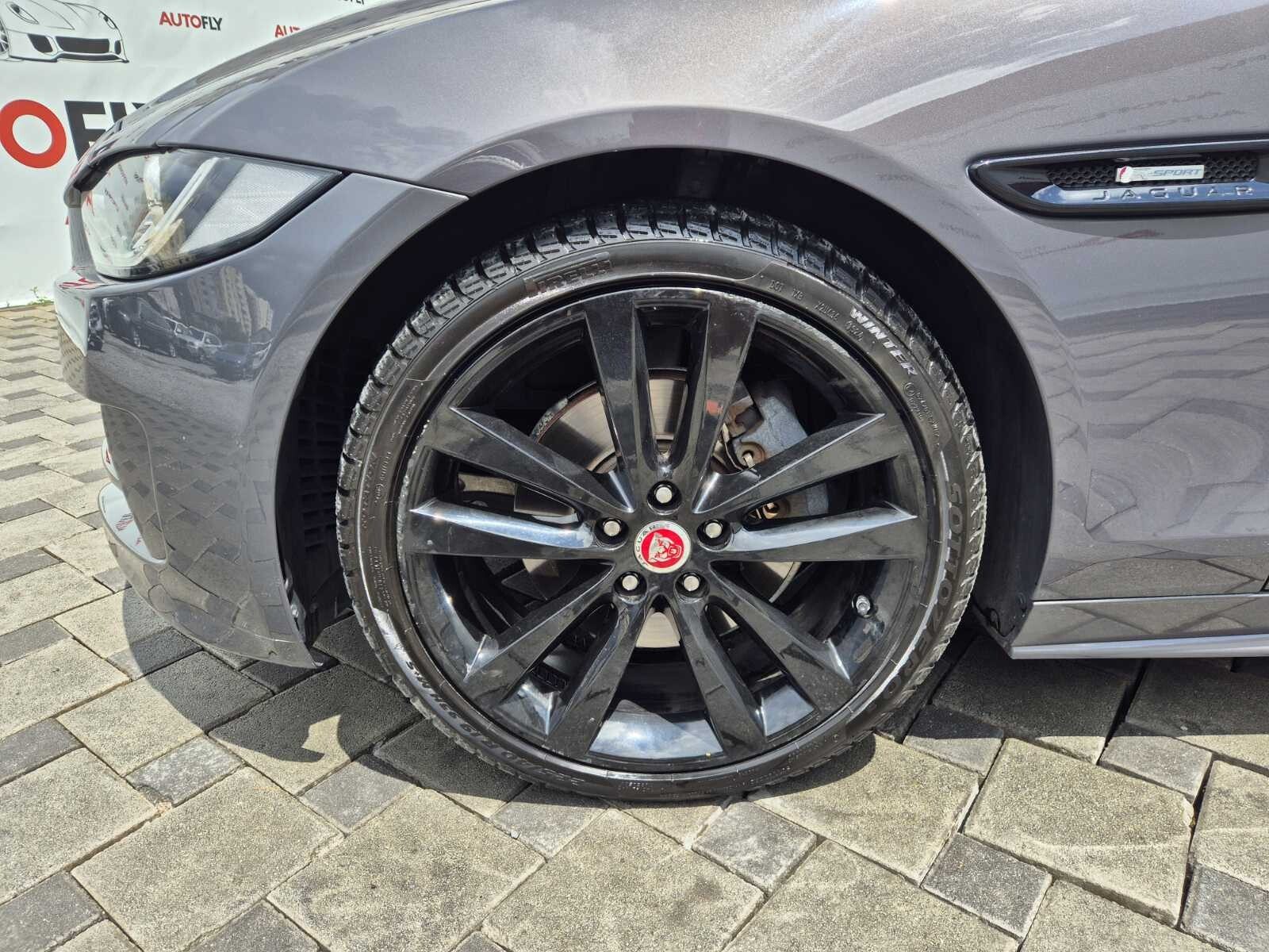 2017 Jaguar XE — fotografija 24